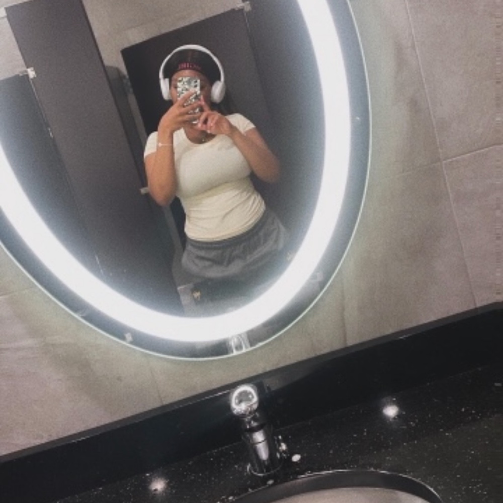 Meet your Posher, Zaniaya